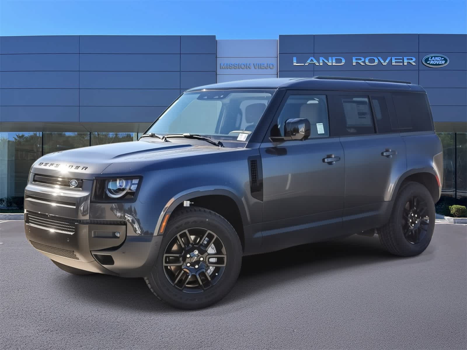 2026 Land Rover Defender S's photo