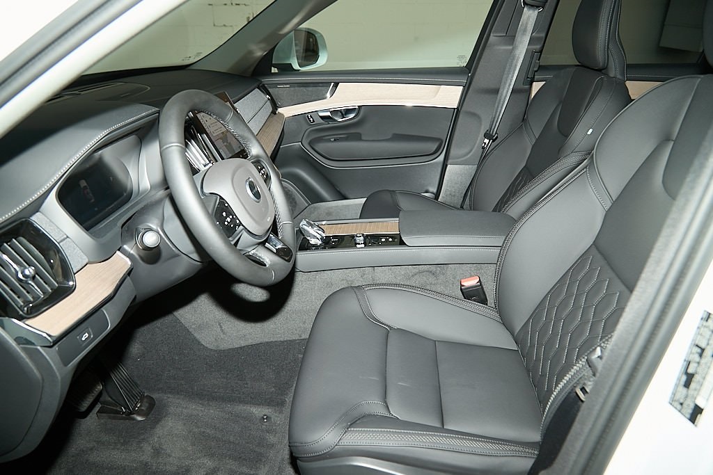 2025 VOLVO XC90 - Image 15