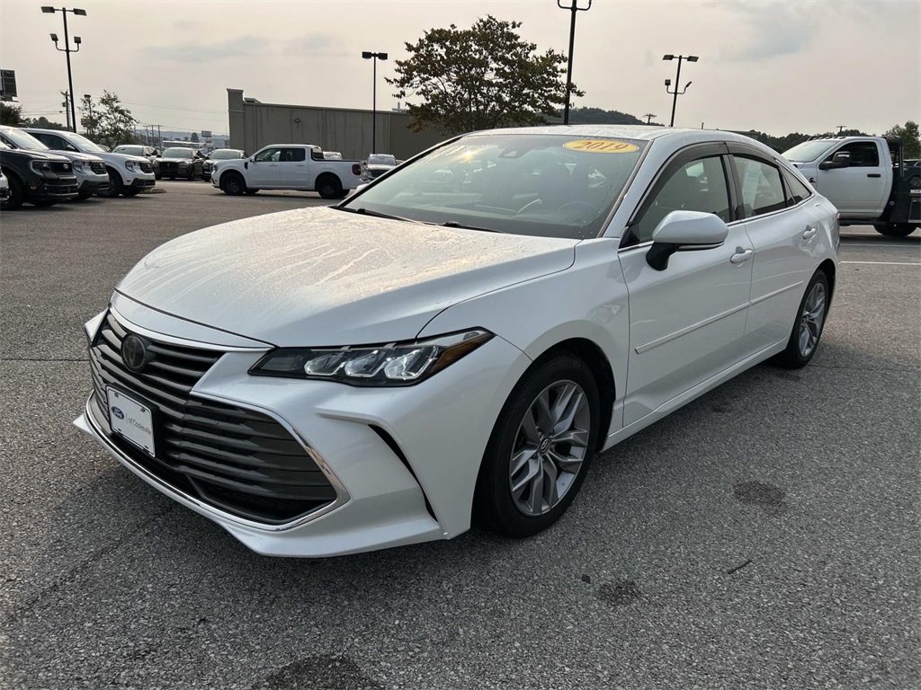 2019 Toyota Avalon XLE photo 3