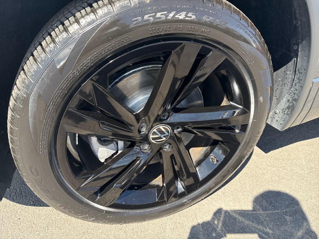 2024 Volkswagen Tiguan SE R-Line Black photo 2