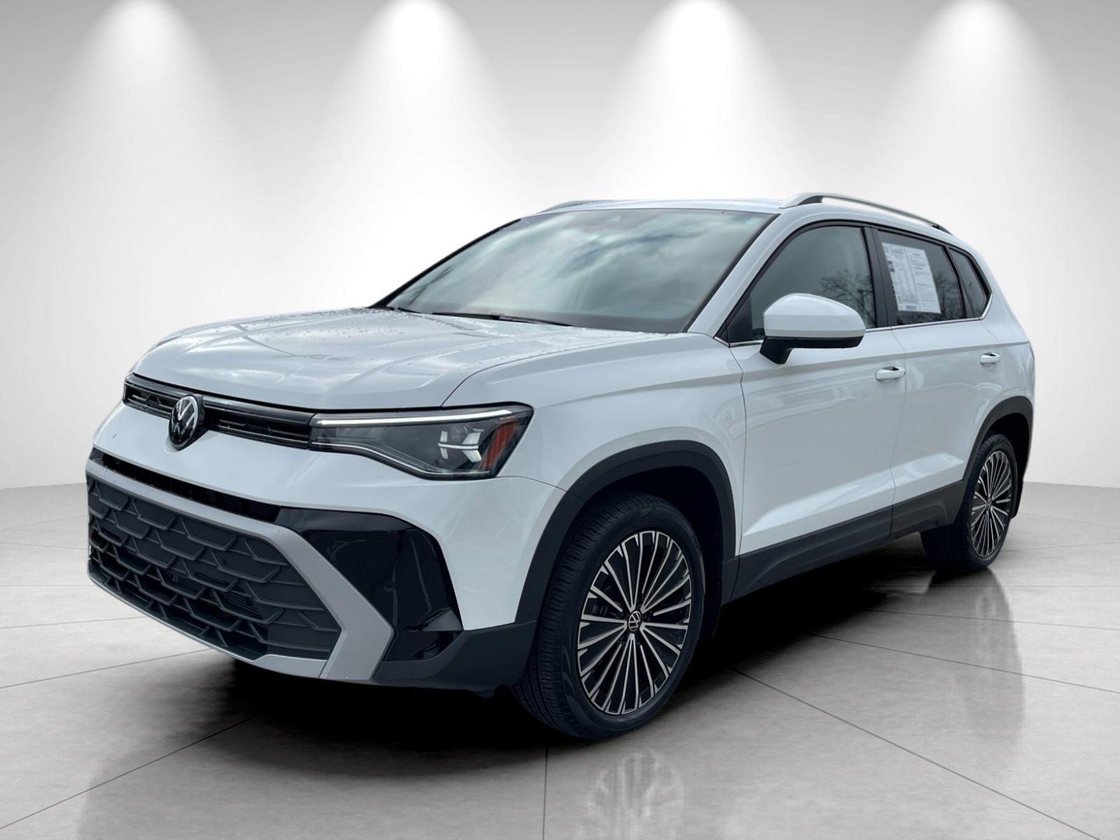 2025 Volkswagen Taos SE's photo