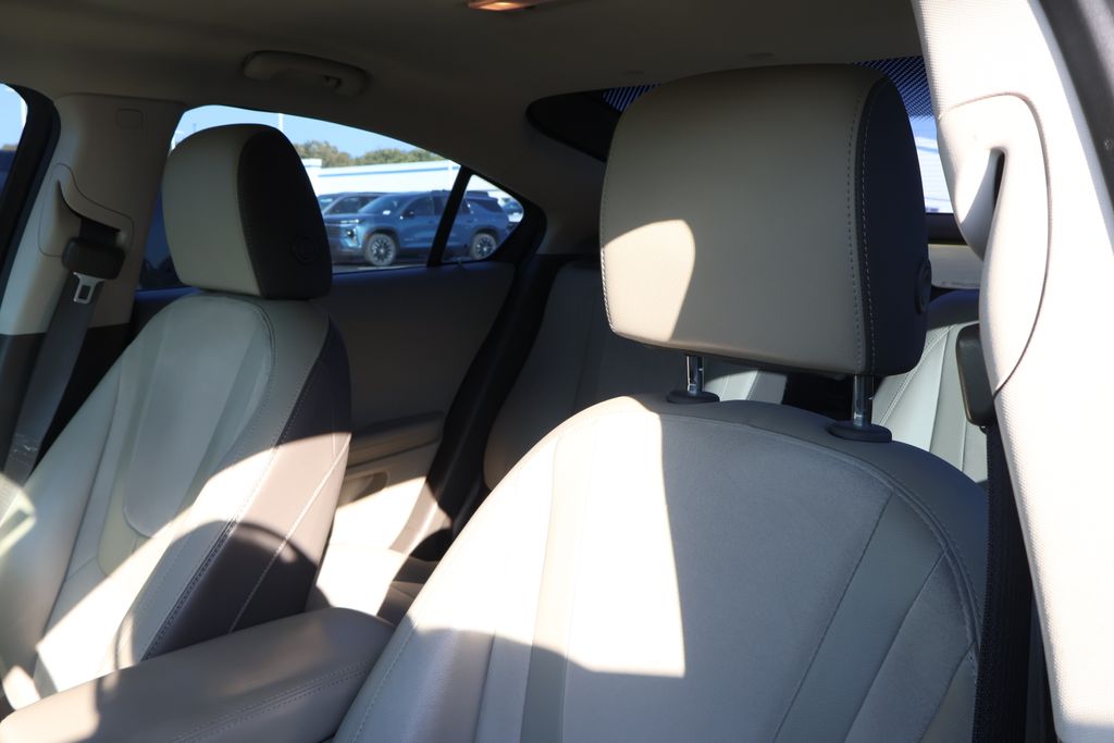 2014 Chevrolet Volt Base photo 12