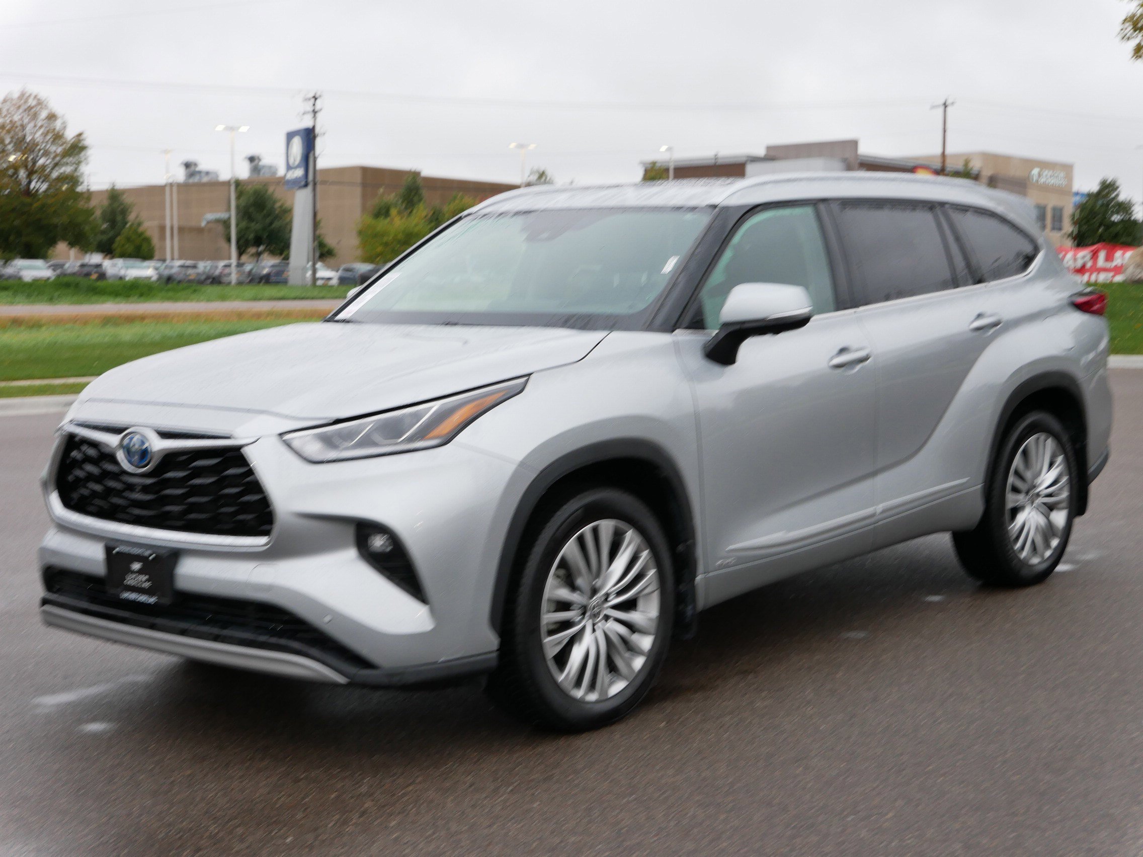2023 Toyota Highlander Hybrid Platinum photo 3