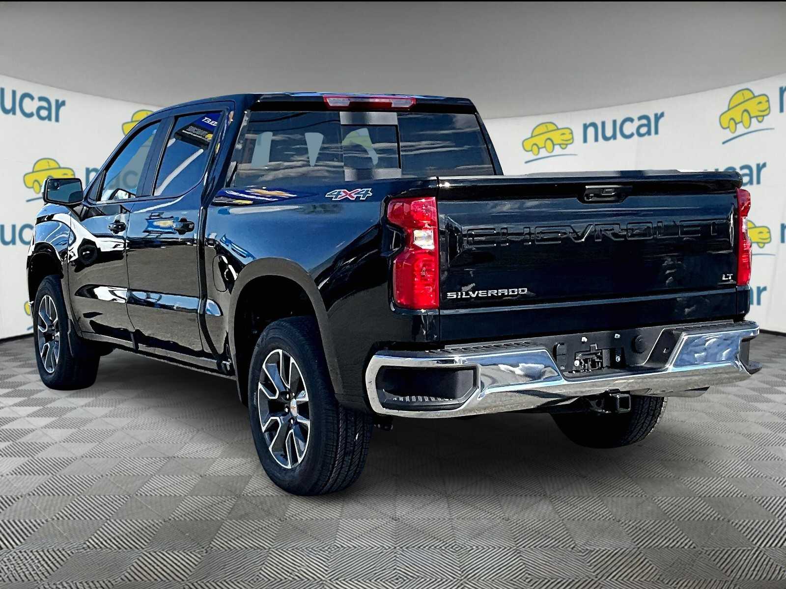 2025 Chevrolet Silverado 1500 LT photo 4
