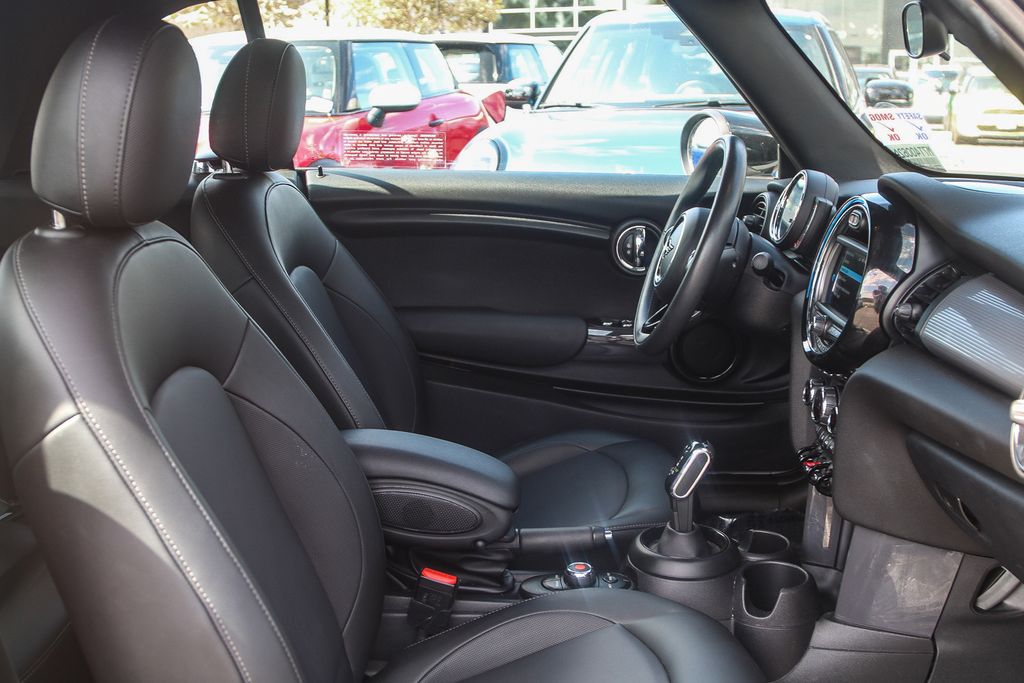 2021 Mini Cooper Signature Convertible photo 21