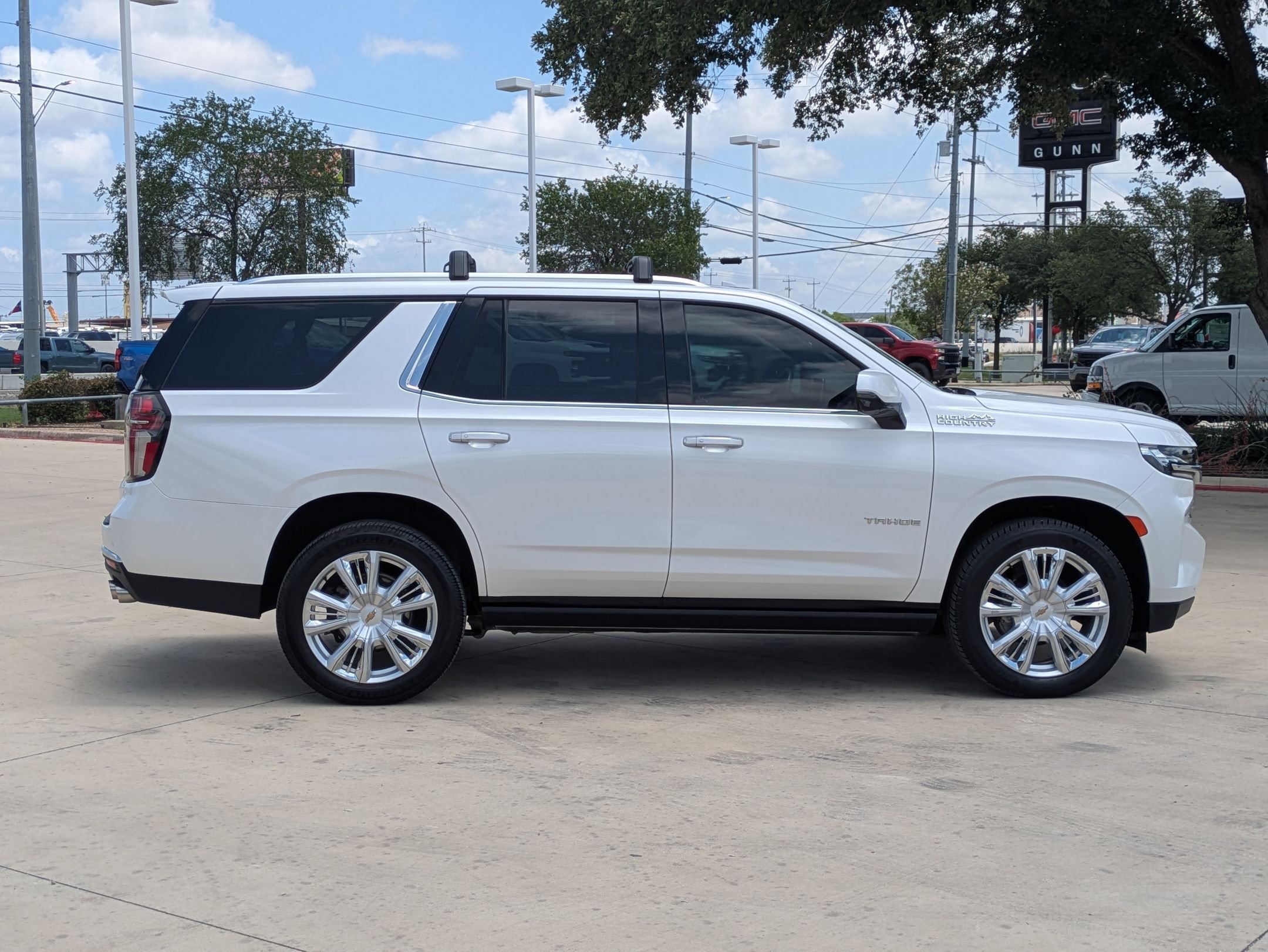 2021 Chevrolet Tahoe High Country photo 2