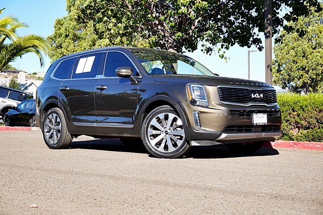 Used 2022 Green Kia S image 1