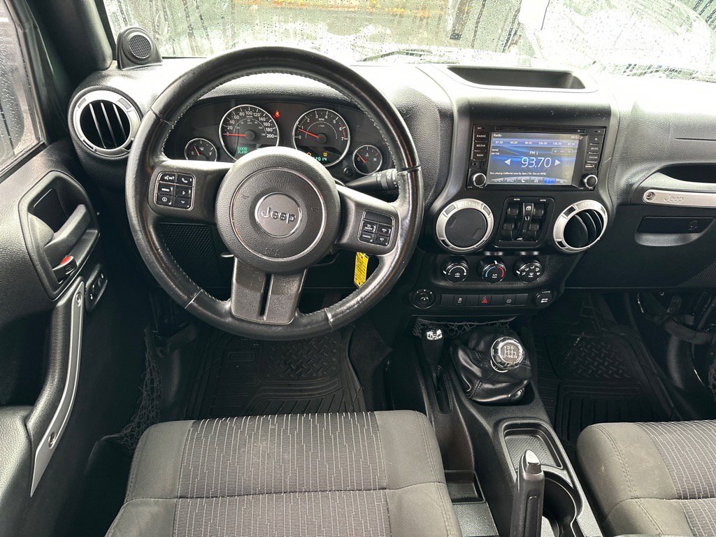 2011 Jeep Wrangler Unlimited Sahara photo 7