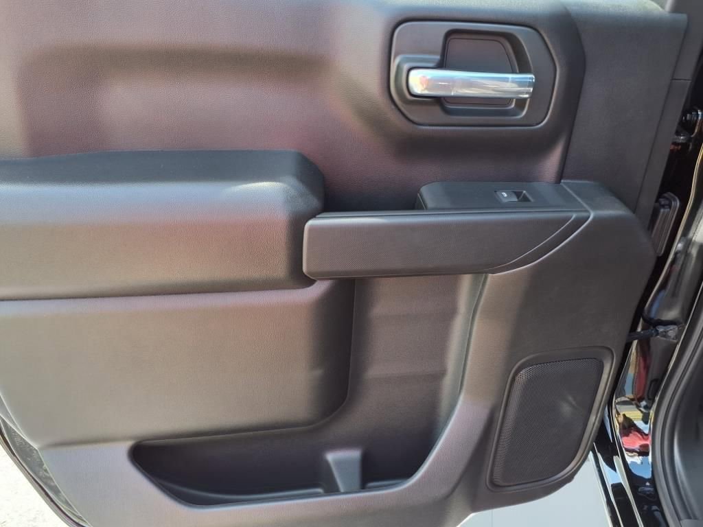 2025 Chevrolet Silverado 1500 Custom photo 19