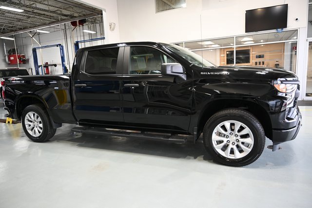 2024 Chevrolet Silverado Custom photo 4