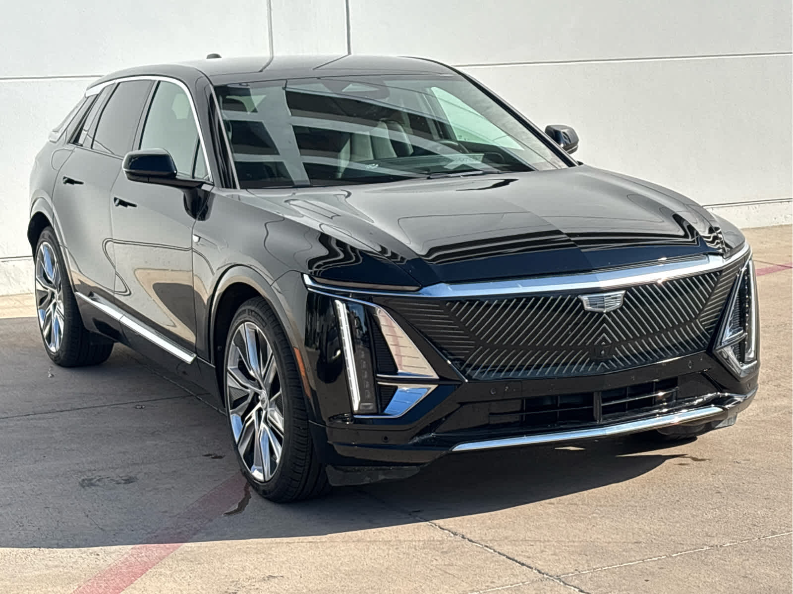 2024 Cadillac Lyriq photo 2
