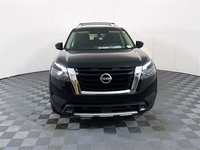 2025 Nissan Pathfinder Platinum photo 2