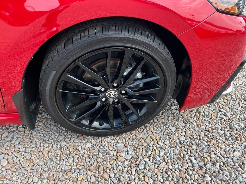 2024 Toyota Camry Hybrid XSE photo 9
