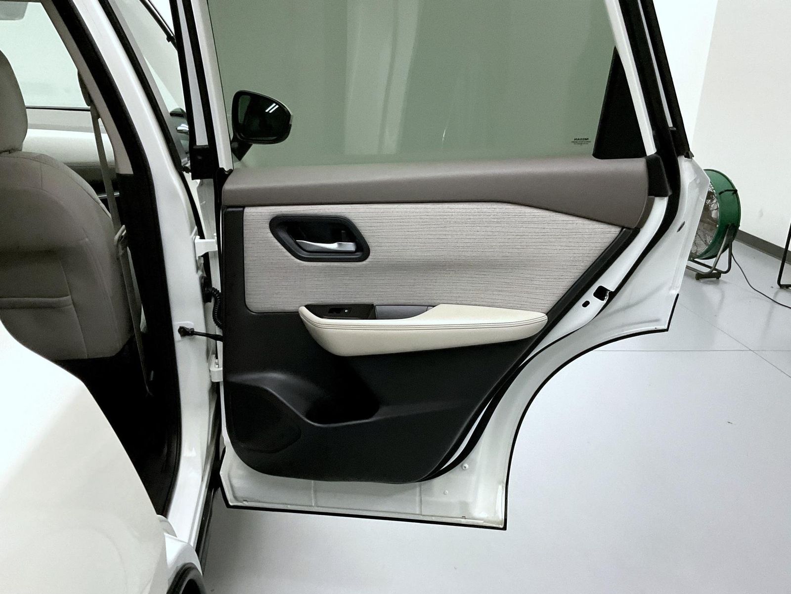 2022 Nissan Rogue SV photo 17