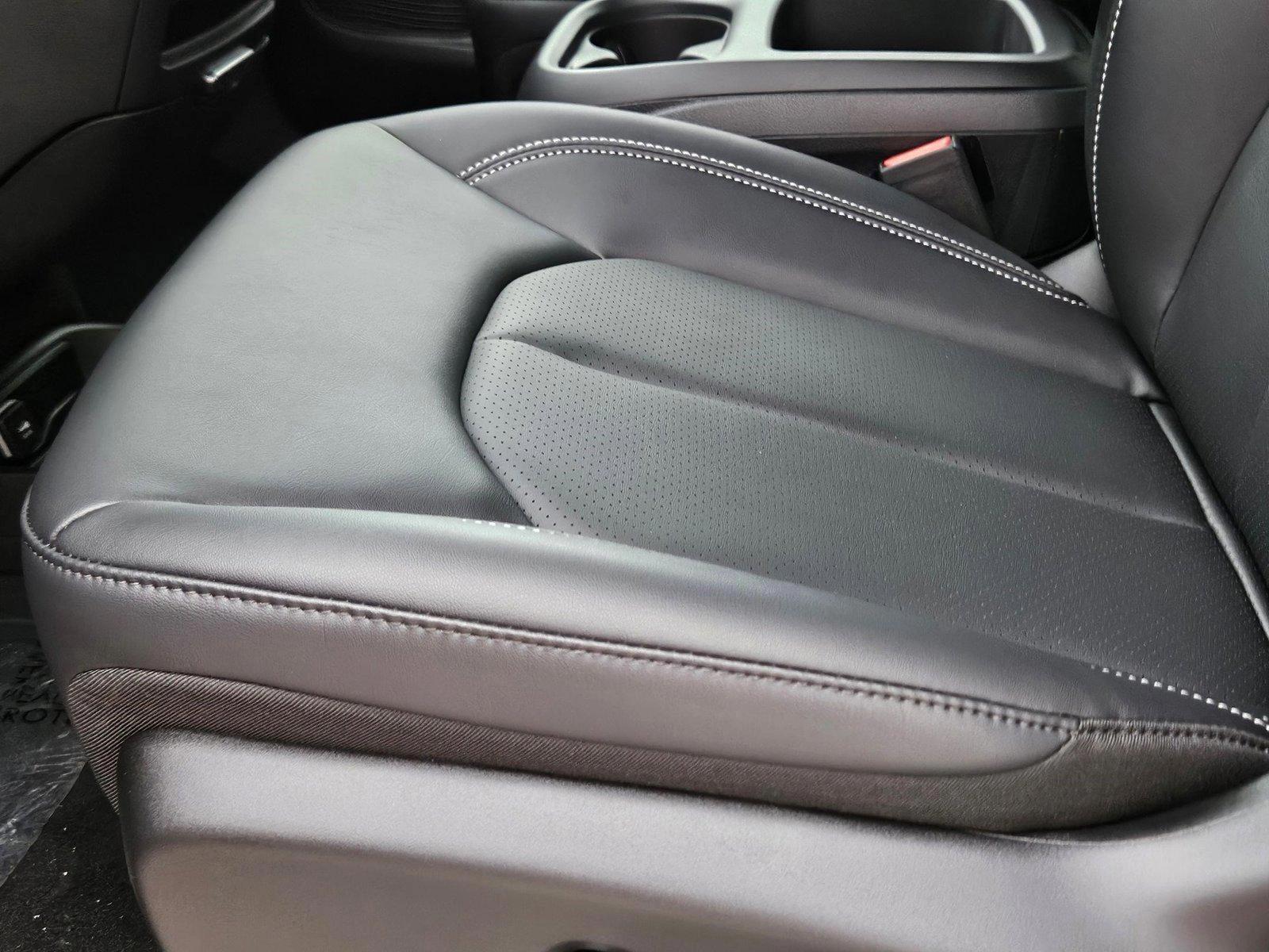 2025 Chrysler Pacifica photo 4