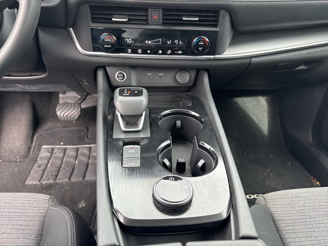 2023 Nissan Rogue SV photo 18