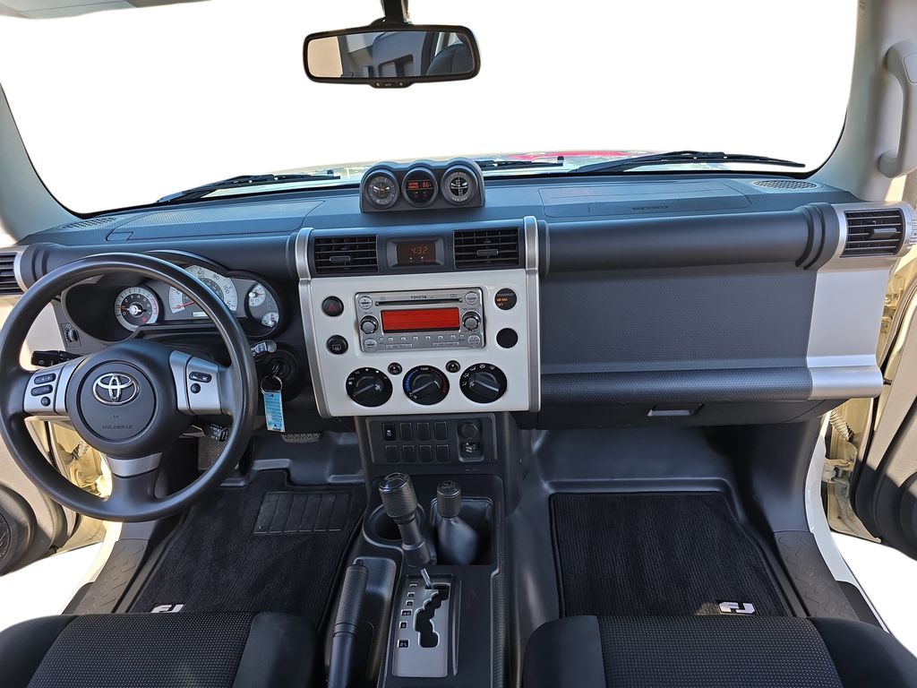 2013 Toyota FJ Cruiser Base photo 9