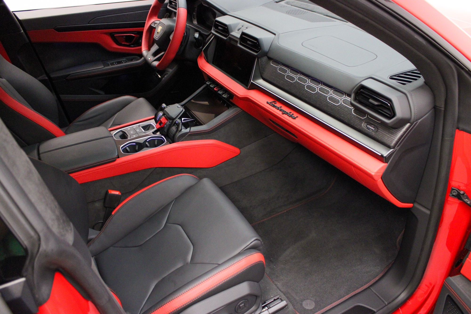 2025 Lamborghini Urus SE photo 41
