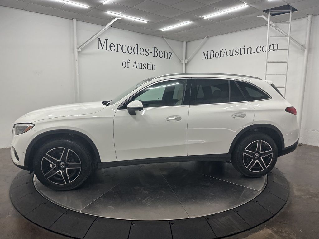 2026 Mercedes Benz GLC 300 photo 2