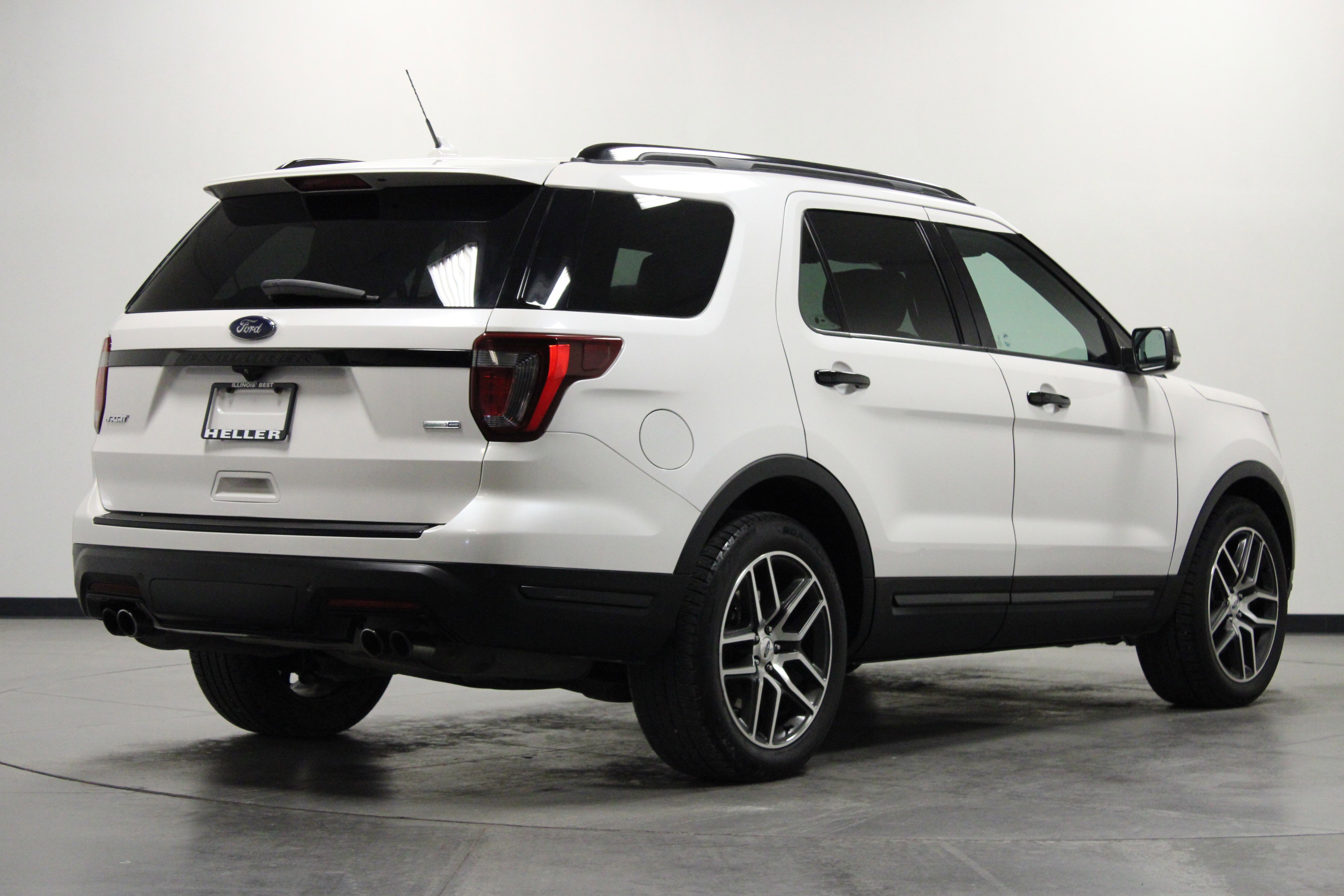 2018 Ford Explorer Sport photo 2