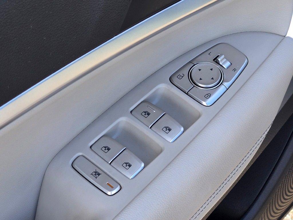 2023 Genesis G70 2.0T photo 18
