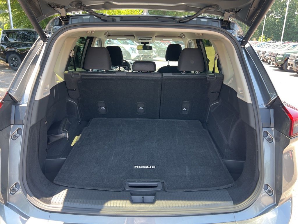 2024 Nissan Rogue SV photo 15