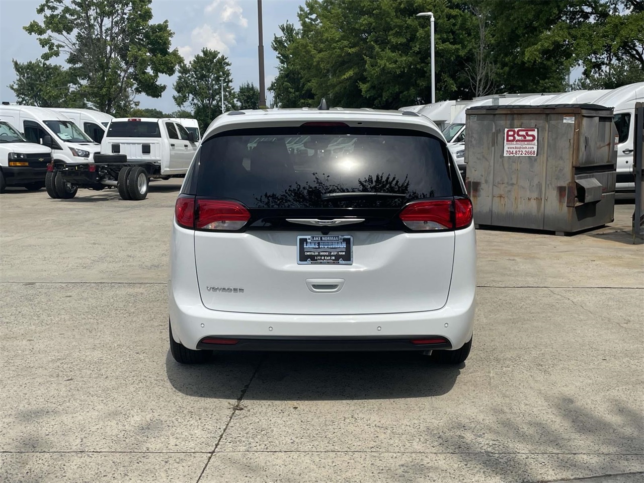 2025 Chrysler Voyager LX photo 5