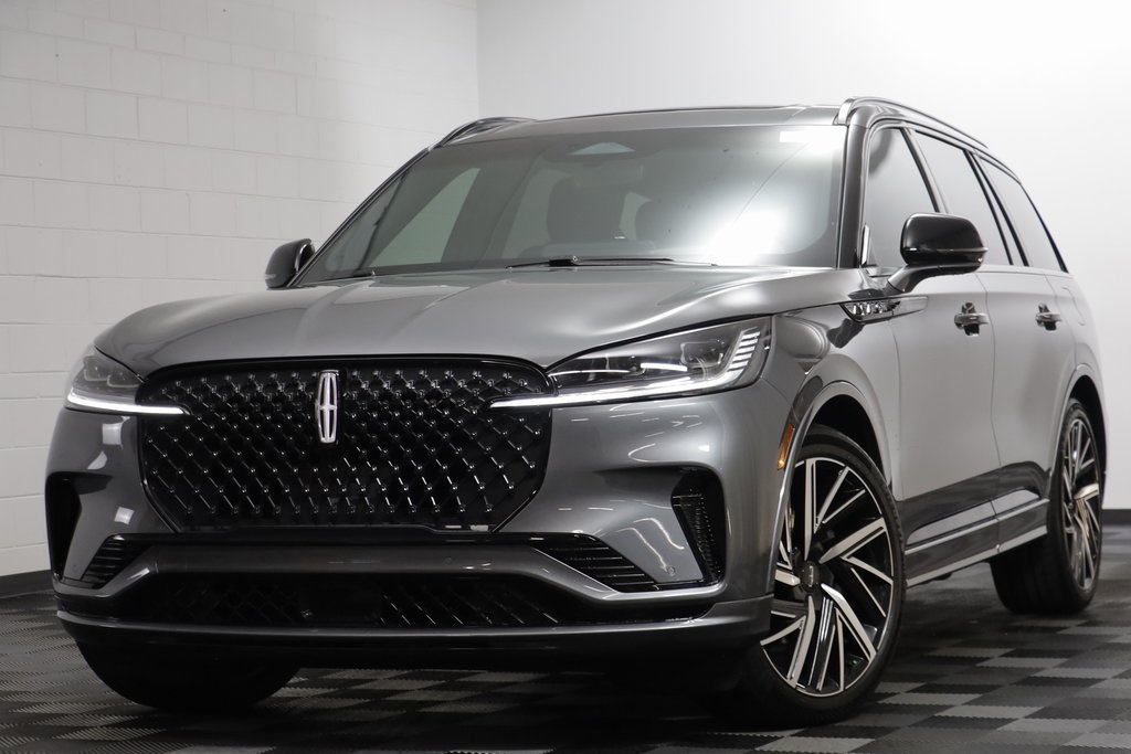 2025 Lincoln Aviator Black Label's photo
