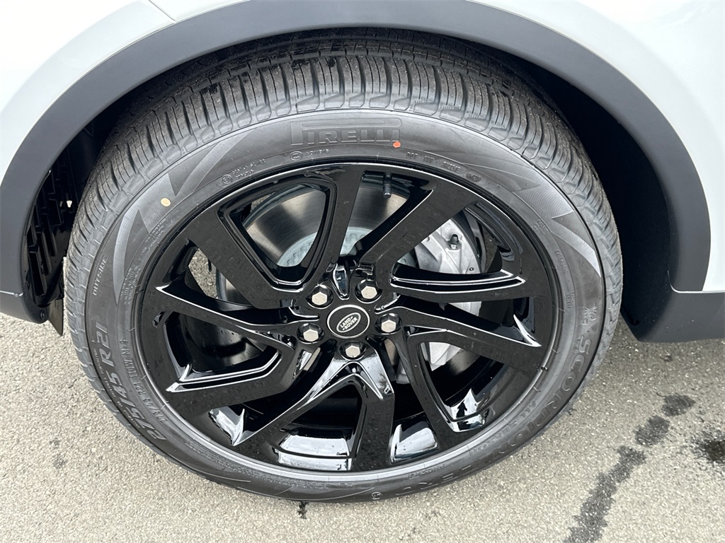 2025 Land Rover Discovery S photo 6