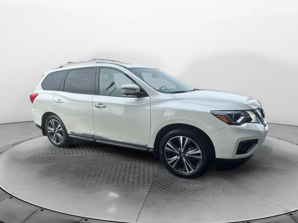2019 Nissan Pathfinder Platinum's photo