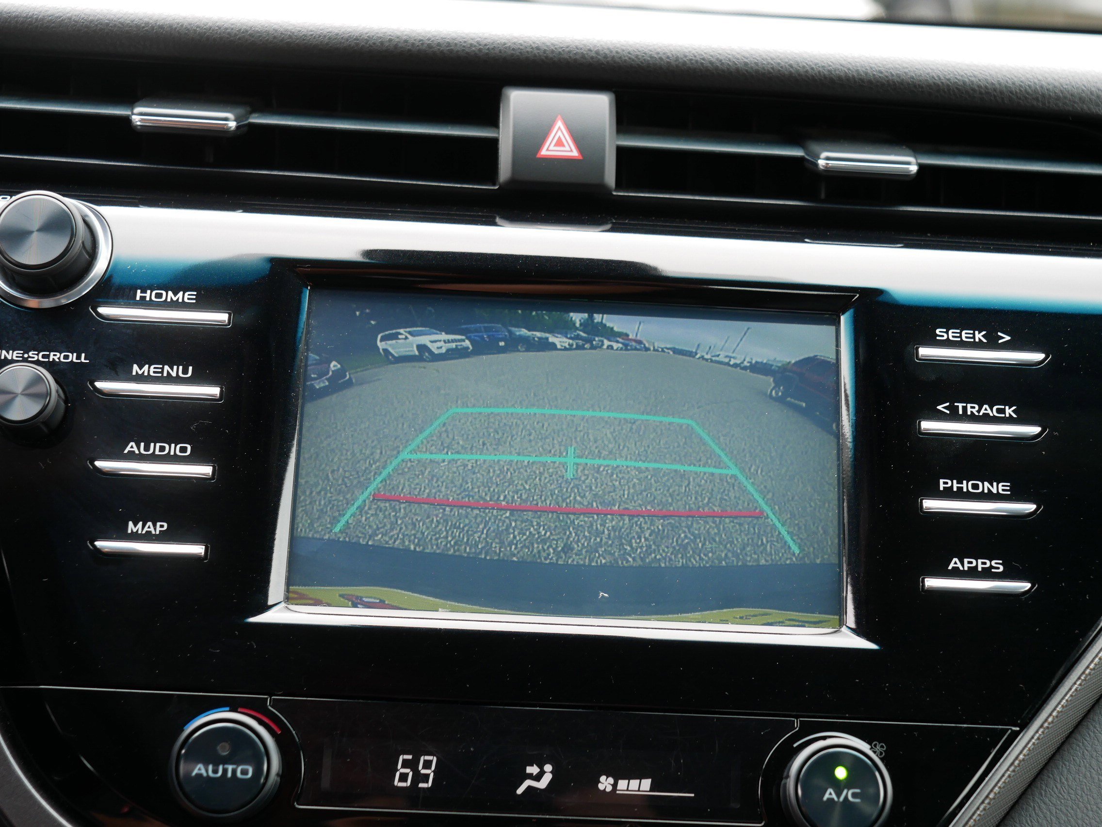 2019 Toyota Camry SE photo 26
