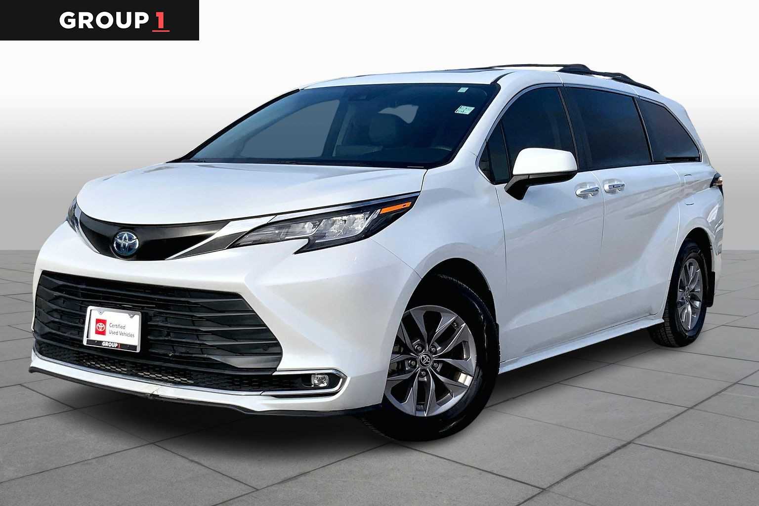2022 Toyota Sienna XLE's photo