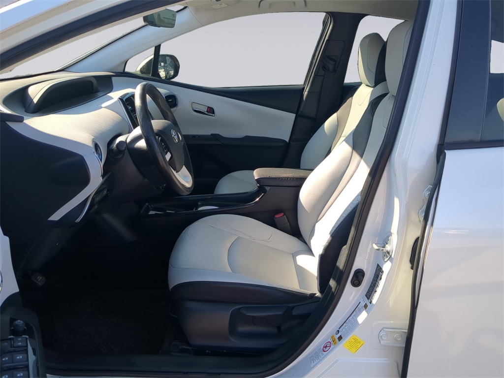 2017 Toyota Prius Three Touring photo 10