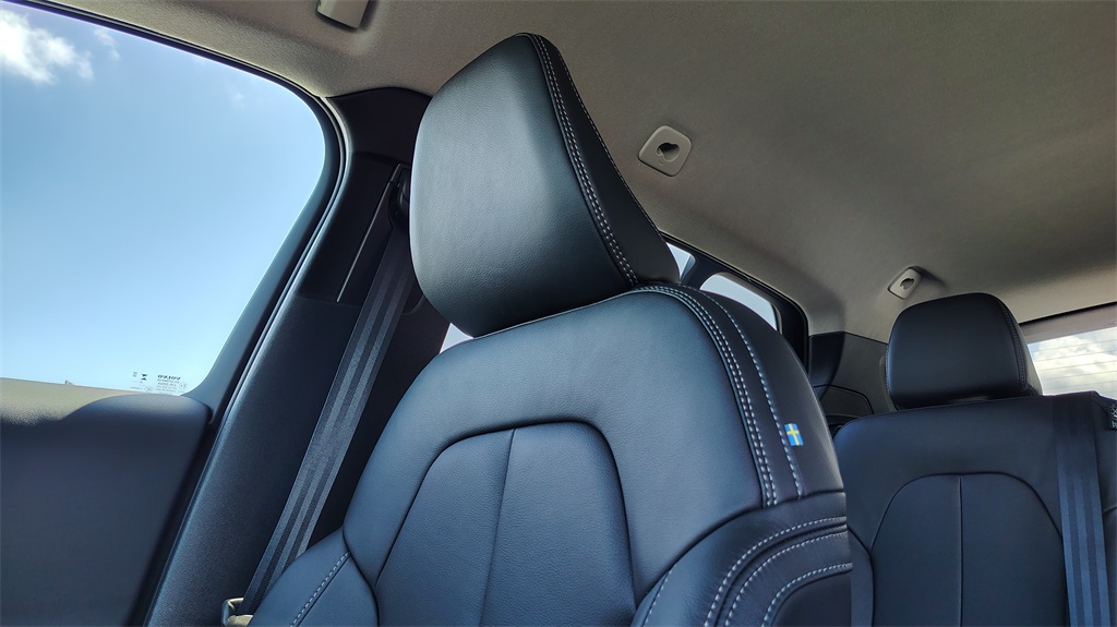 2026 Volvo XC40 Core photo 20