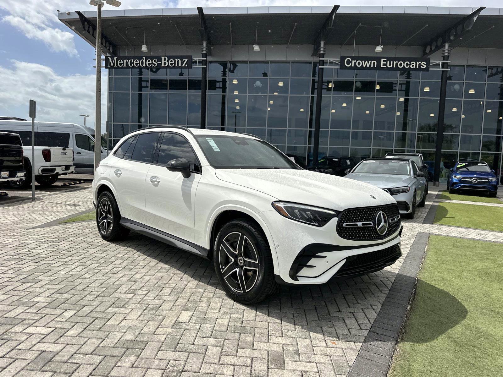 2026 Mercedes Benz GLC 300 photo 2