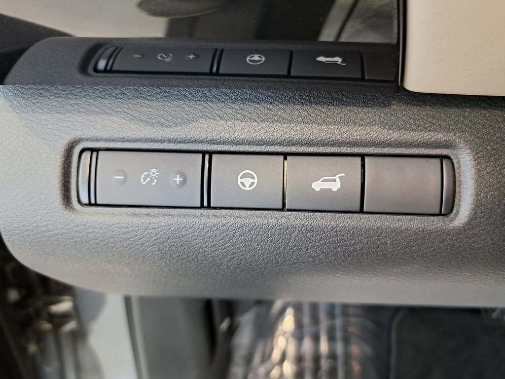 2022 Nissan Pathfinder SV photo 11