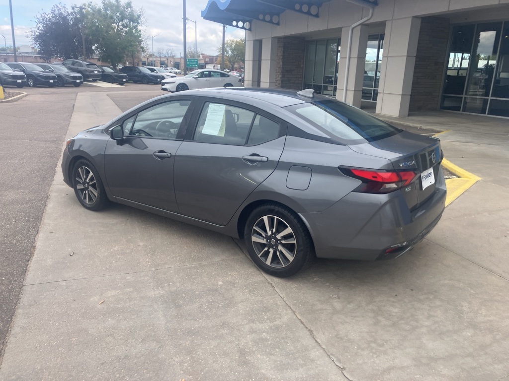 2021 Nissan Versa SV photo 3