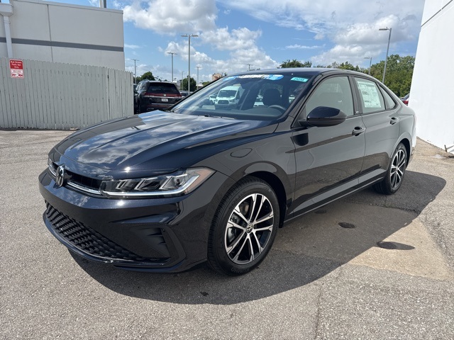 2025 Volkswagen Jetta 1.5T Sport photo 9
