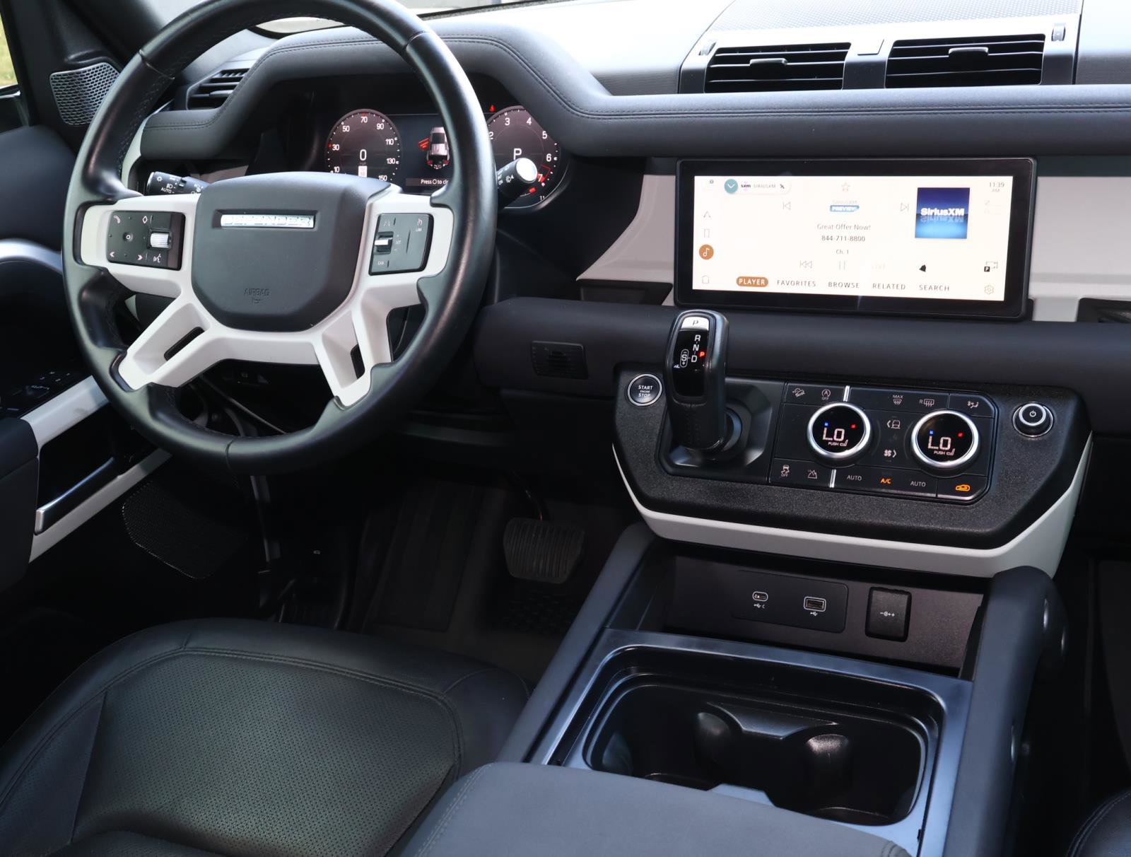 2023 Land Rover Defender S photo 10