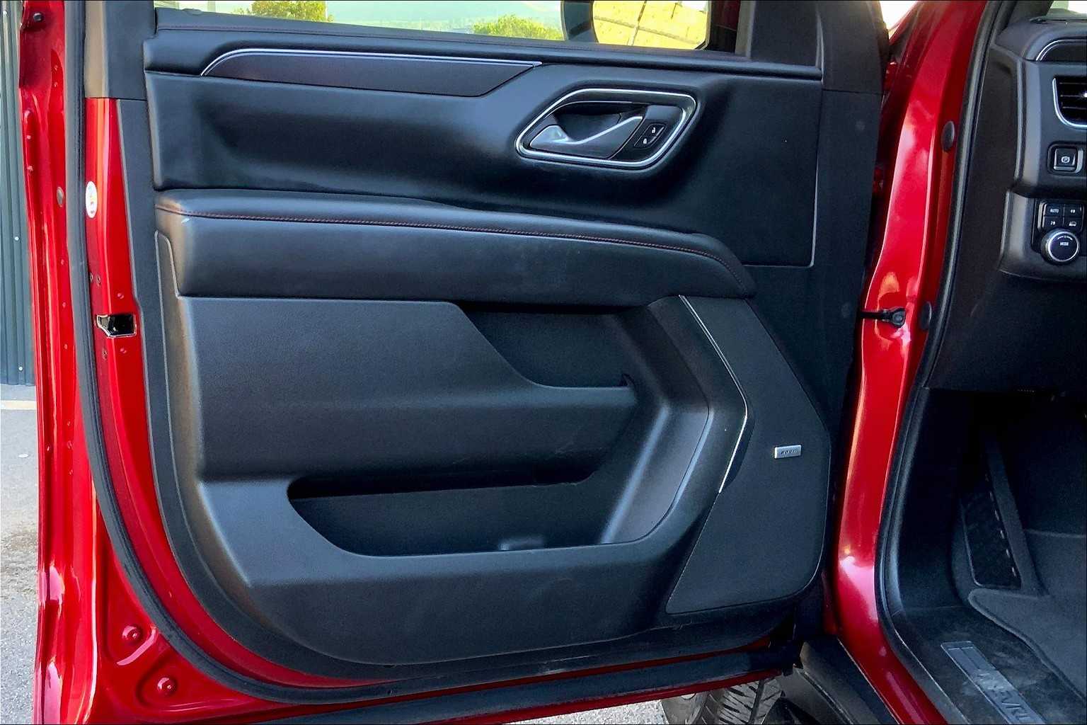 2022 Chevrolet Suburban RST photo 21