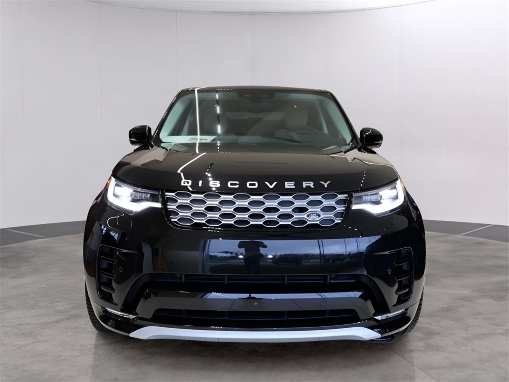 2025 Land Rover Discovery Metropolitan Edition photo 2