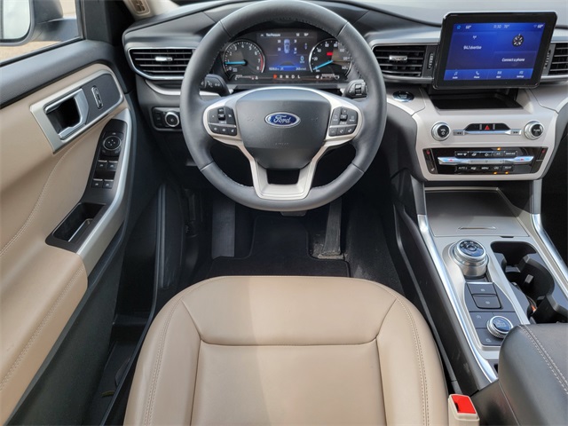 2023 Ford Explorer XLT photo 24