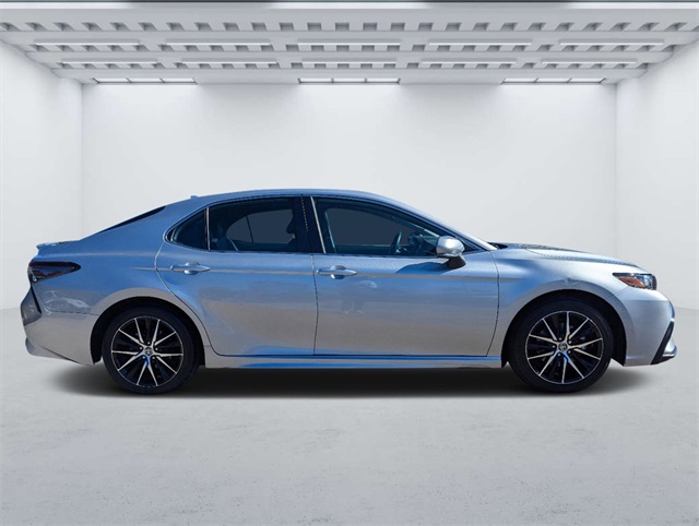 2023 Toyota Camry SE photo 3