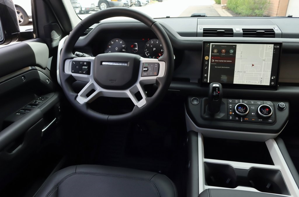 2025 LAND ROVER DEFENDER - Image 16