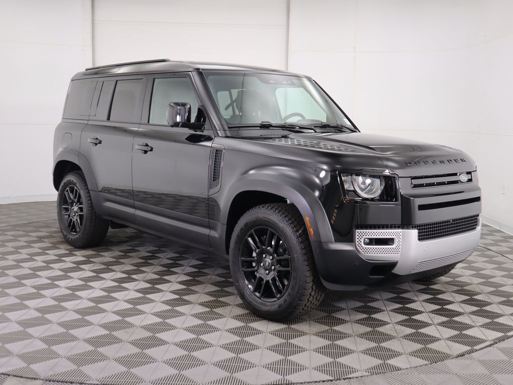 2025 Land Rover Defender 110 S photo 3