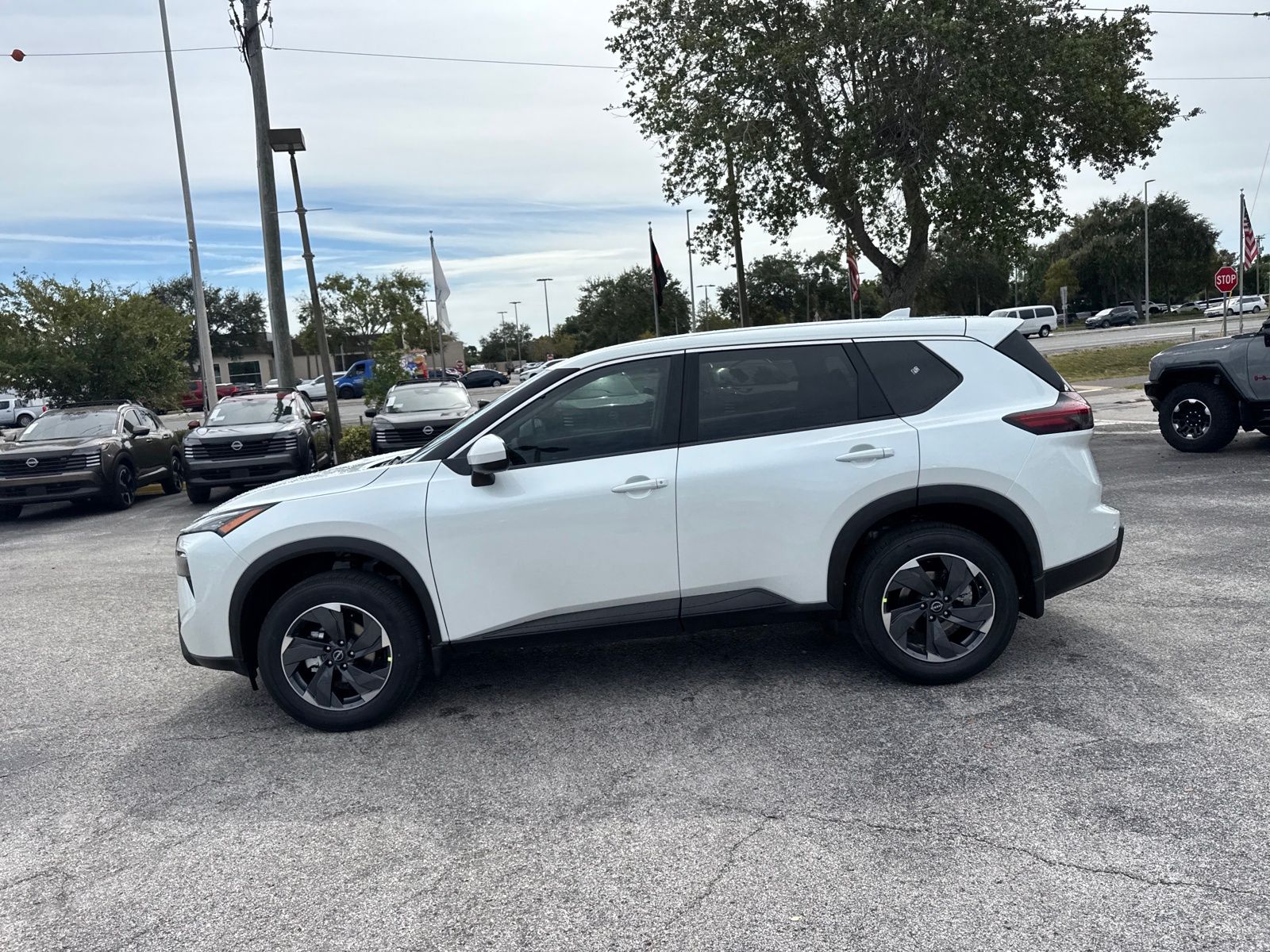 2026 Nissan Rogue SV photo 8