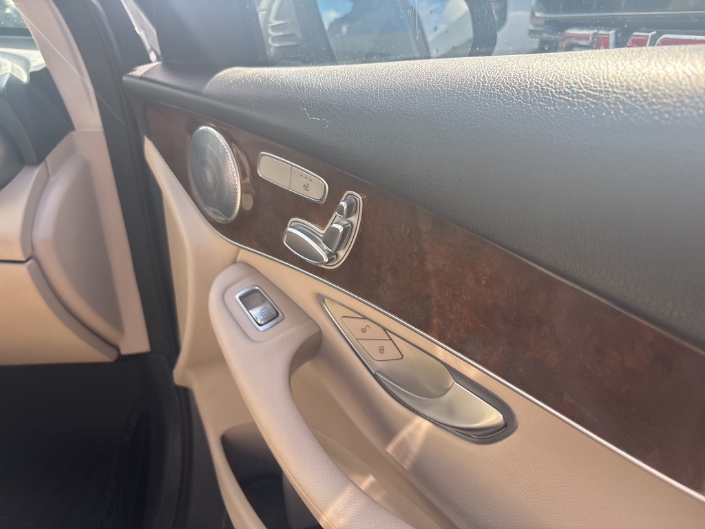 2016 Mercedes Benz GLC 300 4MATIC photo 15