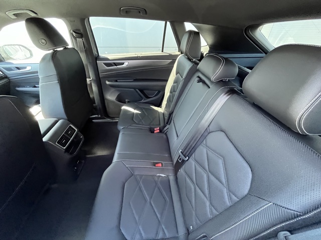 2025 Volkswagen Atlas Cross Sport SE Technology photo 3