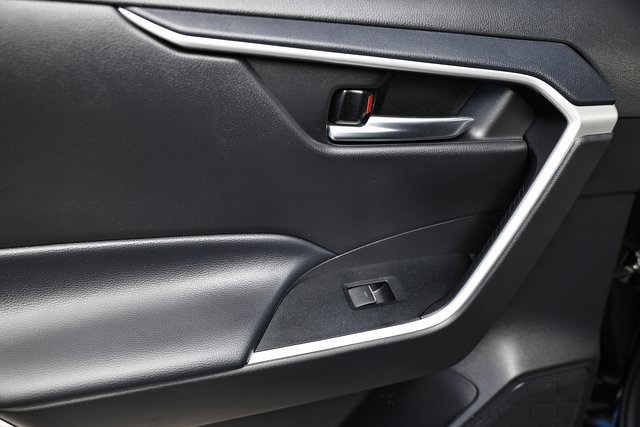 2024 Toyota RAV4 Hybrid XLE photo 23