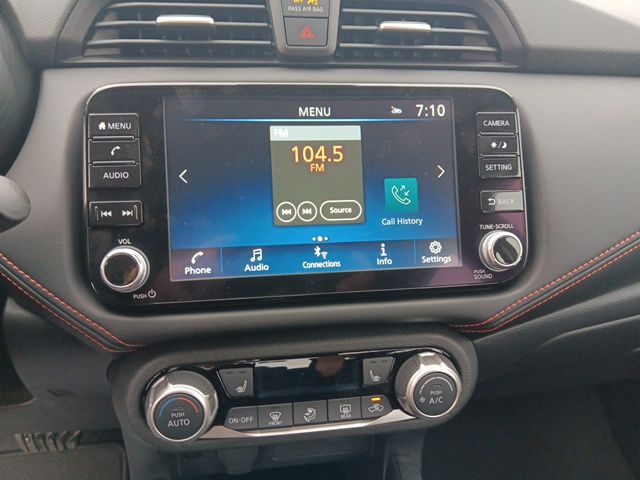2025 Nissan Versa 1.6 SR photo 11